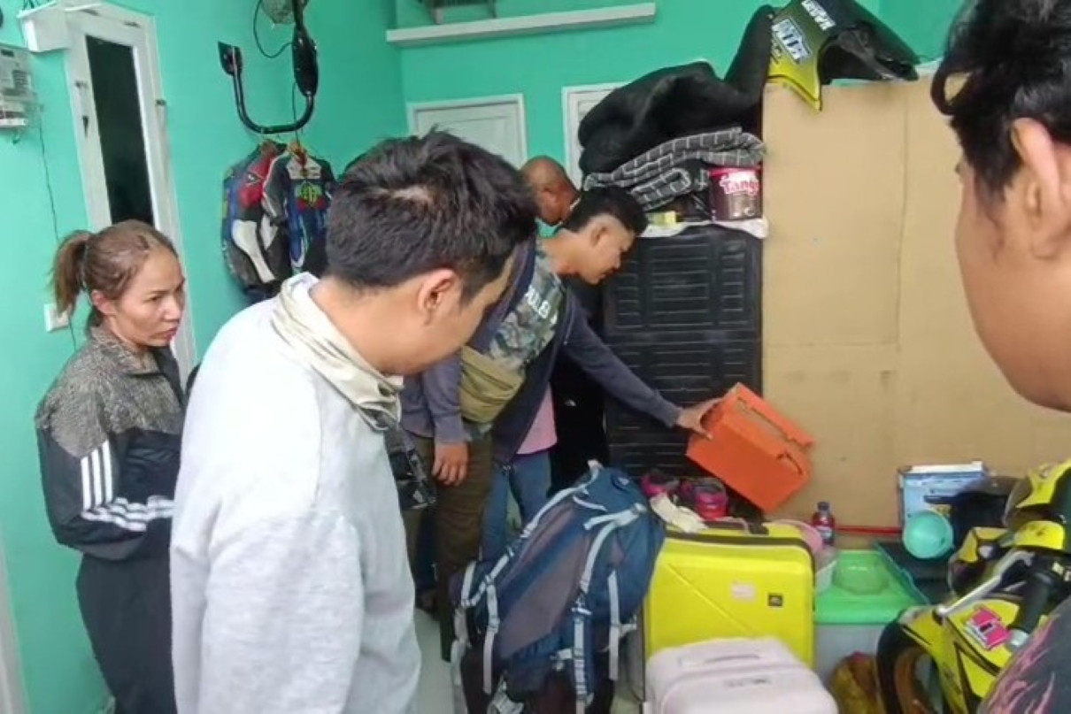 polisi-ringkus-pencuri-7-koper-turis-thailand-di-bromo