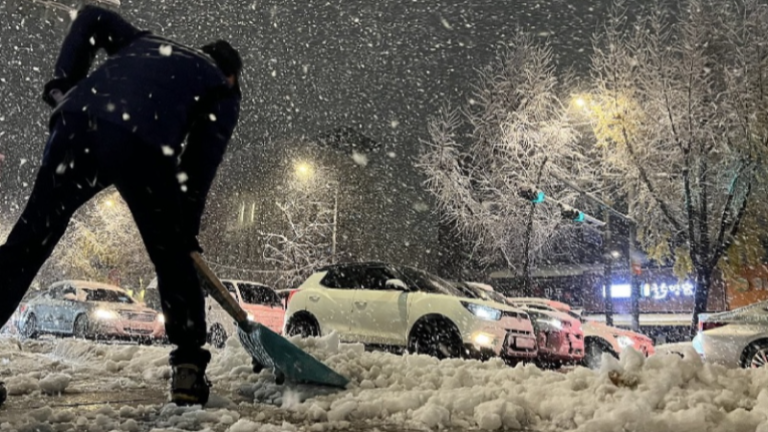 salju-lebat-lumpuhkan-jeju-ribuan-penumpang-terlantar