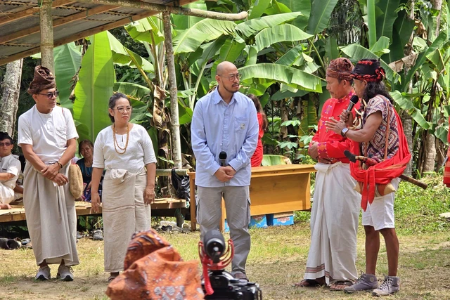 sanksi-adat-toraja-pandji-didenda-5-ayam-1-babi