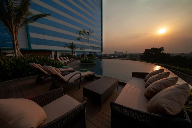 staycation-nyaman-di-cibubur-bersama-avenzel-hotel