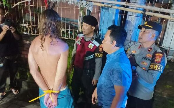 bule-amerika-mabuk-bawa-pisau-diamankan-polisi-di-bali