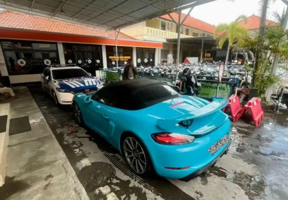 drift-porsche-nusa-dua-bali-viral-turis-rusia-ditilang
