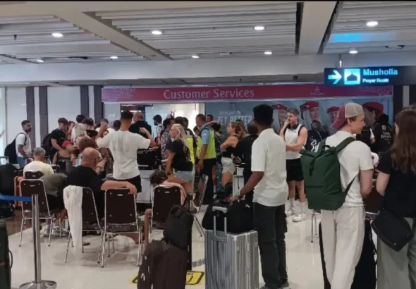 penumpang-tertahan-di-bandara-ngurah-rai-akibat-konflik-iran