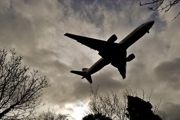 penerbangan-iran-pulih-bandara-teheran-kembali-beroperasi