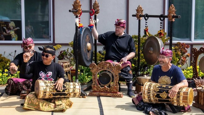 gamelan-indonesia-bikin-bule-amerika-jatuh-cinta