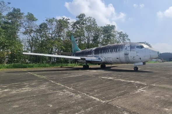 pesawat-misterius-pt-di-terparkir-20-tahun-di-bandung