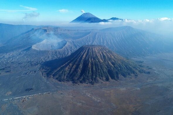 kebakaran-gunung-bromo-3-445-wisatawan-ajukan-refund