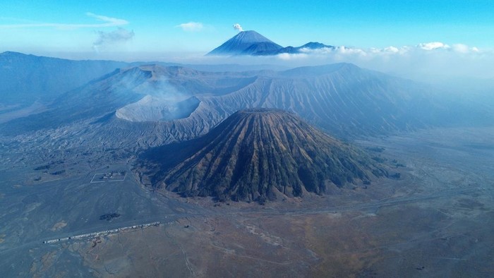 kebakaran-gunung-bromo-3-445-wisatawan-ajukan-refund
