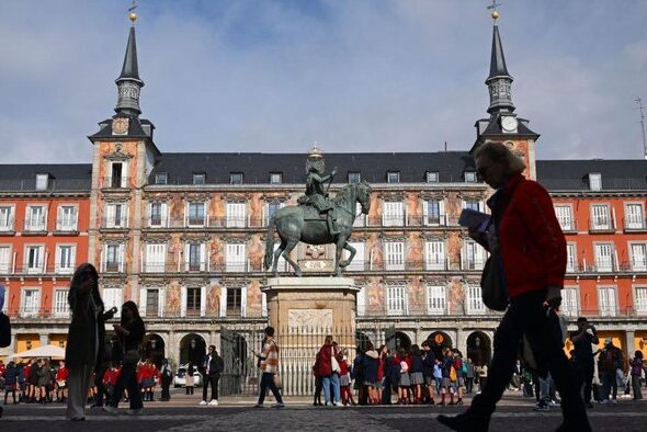 pariwisata-spanyol-diprediksi-salip-prancis-pada-2040