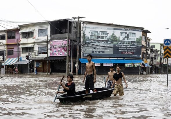 banjir-bangkok-bandara-tetap-beroperasi-dan-wisata-jalan