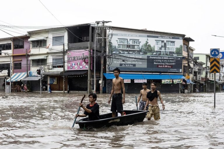 banjir-bangkok-bandara-tetap-beroperasi-dan-wisata-jalan