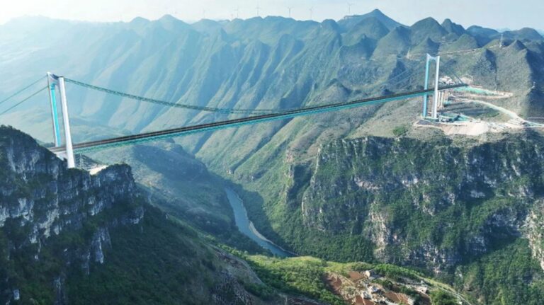 jembatan-huajiang-grand-canyon-dongkrak-wisata-china